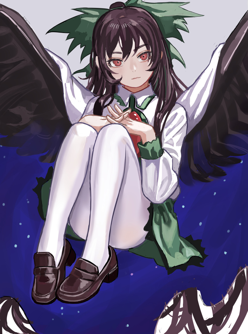 1girl absurdres bangs black_wings blue_cloak bow brown_footwear brown_hair cloak closed_mouth fkey green_bow green_headwear green_skirt grey_background hair_between_eyes hands_together highres jacket long_hair long_sleeves looking_at_viewer pantyhose red_eyes reiuji_utsuho shoes simple_background skirt sleeveless solo touhou white_jacket white_sleeves wings