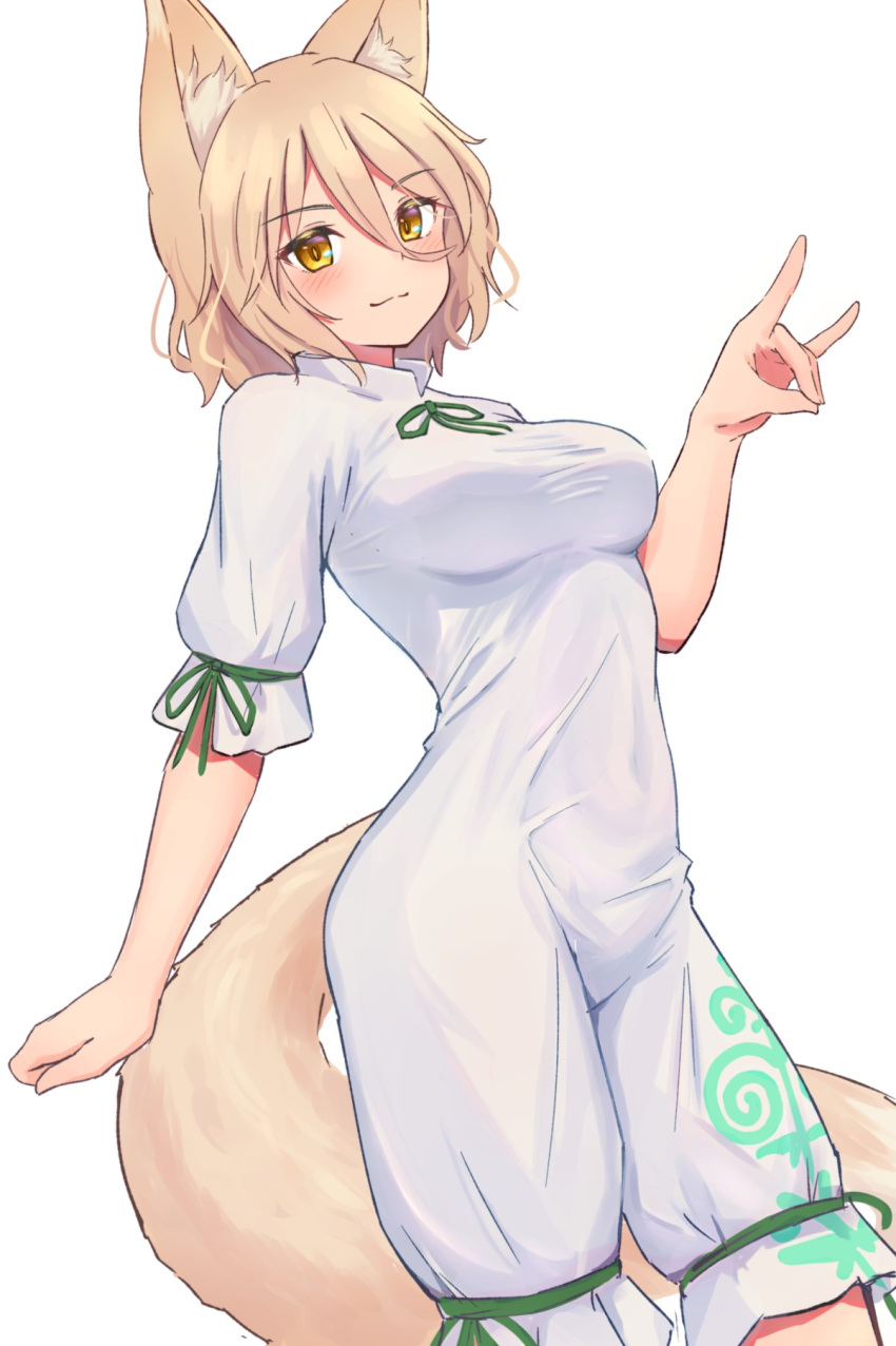 1girl animal_ears bangs blonde_hair breasts closed_mouth forneus_0 fox_ears fox_tail green_neckwear hair_between_eyes hand_up highres kudamaki_tsukasa looking_at_viewer simple_background smile solo tail touhou unconnected_marketeers white_background white_jumpsuit yellow_eyes