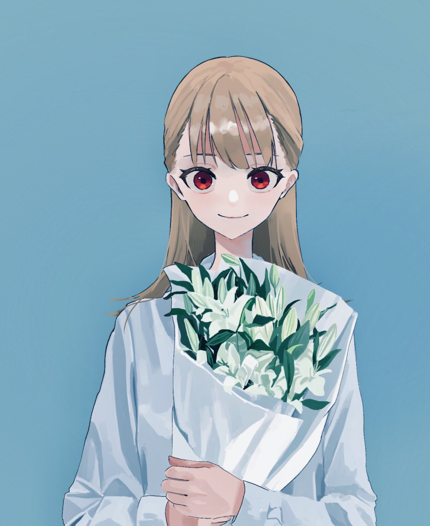 1girl blonde_hair blue_background bouquet closed_mouth donguri_hello flower half_updo highres holding holding_bouquet long_hair long_sleeves looking_at_viewer original red_eyes shirt simple_background smile solo straight-on white_flower white_lily white_shirt