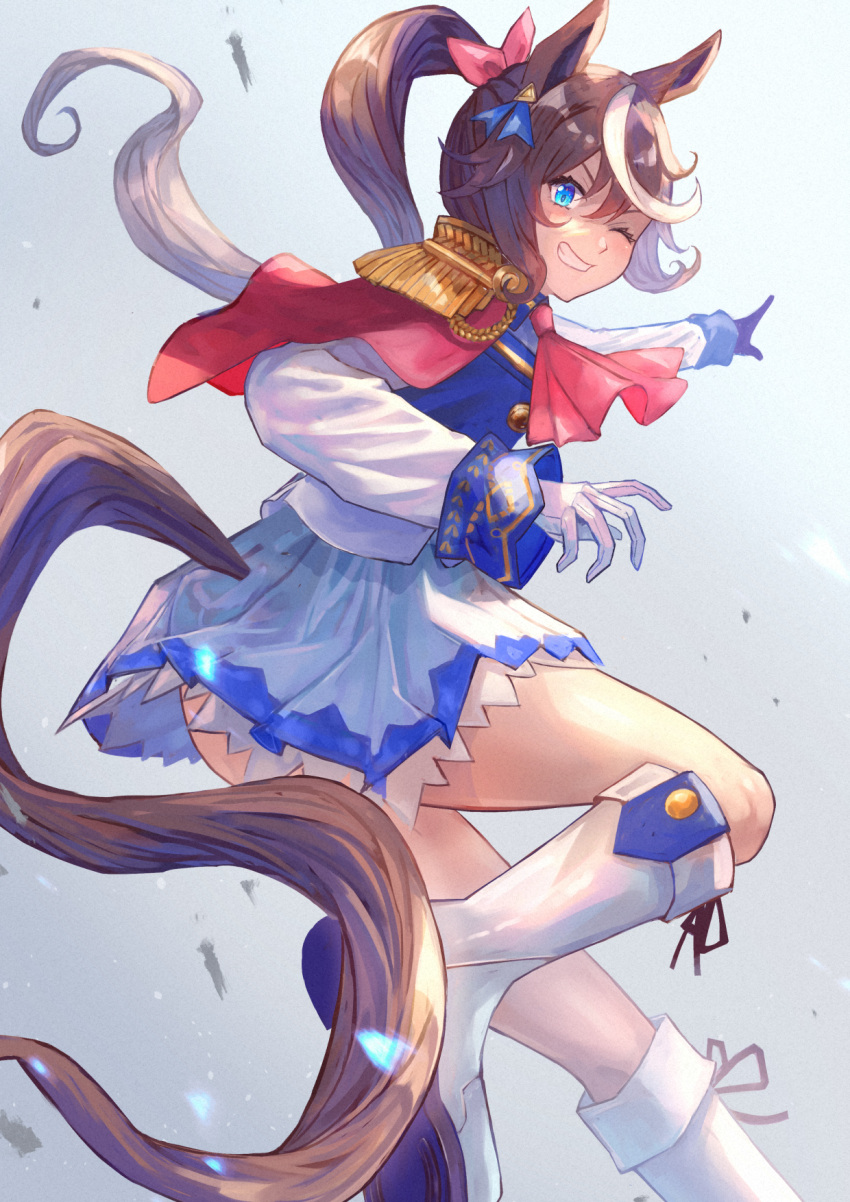 1girl animal_ears black_gloves blue_eyes boots brown_hair cape epaulettes eyebrows_visible_through_hair gloves grin hair_between_eyes high_ponytail highres horse_ears horse_girl horse_tail jacket knee_boots long_hair miniskirt multicolored_hair pleated_skirt red_cape single_epaulette skirt smile solo streaked_hair tail tokai_teio_(umamusume) two-tone_hair two-tone_skirt umamusume white_footwear white_gloves white_hair white_jacket white_skirt xyunx