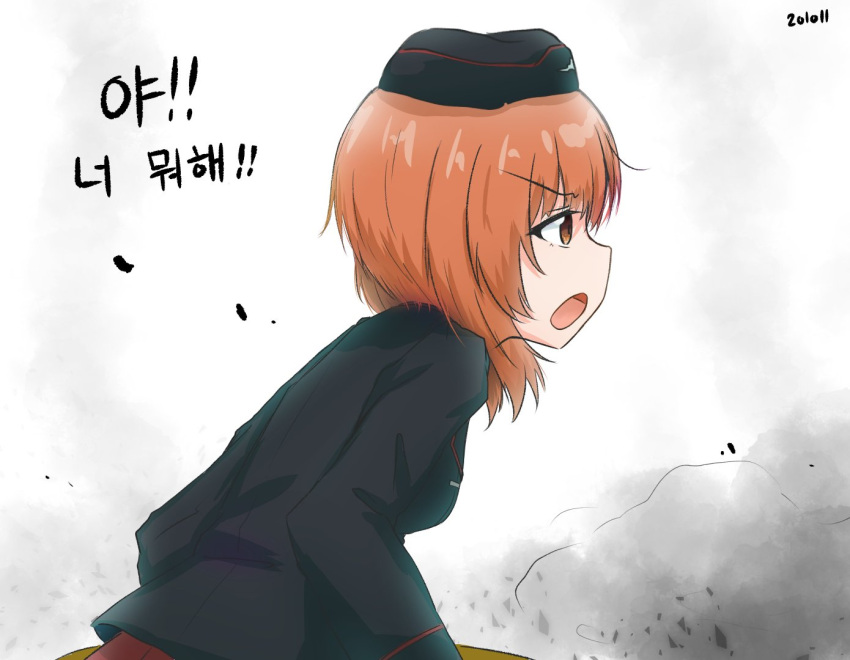 1girl bangs black_headwear black_jacket brown_eyes brown_hair commentary_request dated explosion eyebrows_visible_through_hair frown garrison_cap girls_und_panzer hat jacket korean_commentary korean_text kuromorimine_military_uniform leaning_forward long_sleeves looking_to_the_side military military_hat military_uniform nishizumi_miho open_mouth red_skirt short_hair skirt smoke solo tank_cupola uniform yu_arin