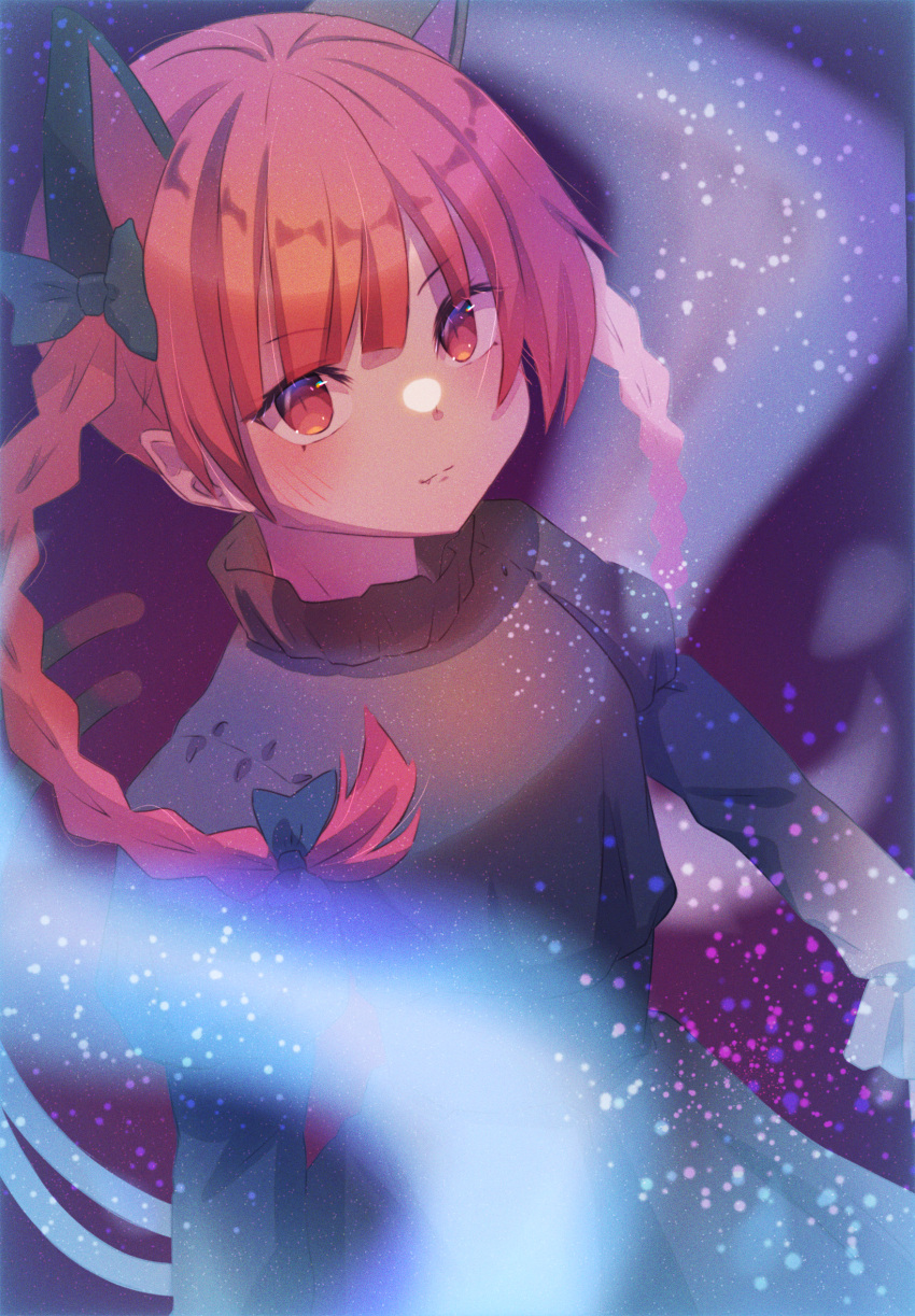 1girl animal_ears braid breasts cat_ears dress extra_ears fang green_dress highres juliet_sleeves kaenbyou_rin karamaru626 light_particles light_smile long_sleeves medium_breasts puffy_sleeves purple_background red_eyes redhead simple_background solo touhou twin_braids twintails upper_body