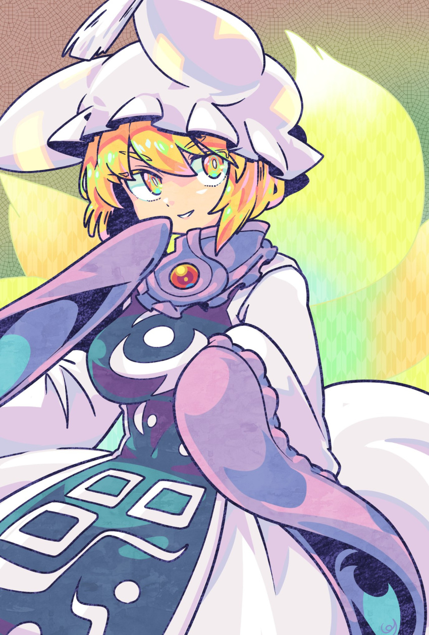 1girl animal_ears blonde_hair breasts cowboy_shot dress fox_ears fox_tail grin hand_up hat highres large_breasts looking_at_viewer multiple_tails pillow_hat pmx short_hair simple_background smile solo tabard tail touhou traditional_media v-shaped_eyebrows white_dress wide_sleeves yakumo_ran yellow_eyes