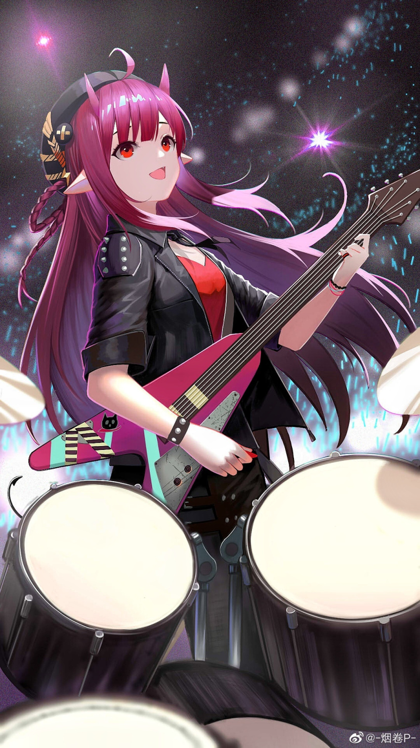1girl :d arknights black_headwear black_jacket breasts chinese_commentary cigarette_p commentary_request concert drum drum_set electric_guitar fang guitar hat highres holding holding_instrument horns instrument jacket looking_away open_clothes open_jacket open_mouth pointy_ears red_eyes redhead sleeves_folded_up small_breasts smile studded_bracelet tail vigna_(arknights) vigna_(black_wave)_(arknights)