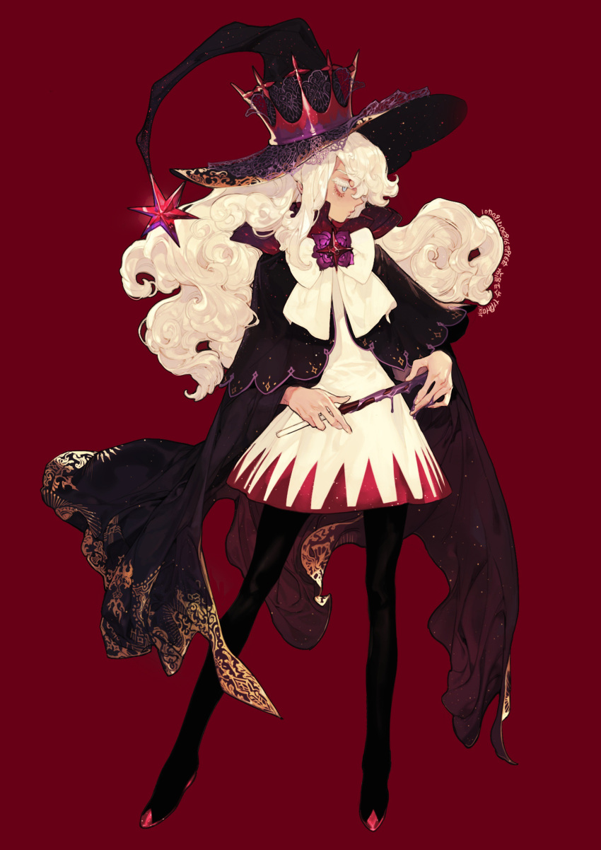 1girl absurdres black_cape black_headwear blue_eyes bow bowtie cape closed_mouth contrapposto cookie_run cream_puff_cookie dress hat highres holding holding_wand jitome long_hair pigeon666 profile red_background simple_background solo standing wand white_bow white_dress white_hair white_neckwear witch_hat