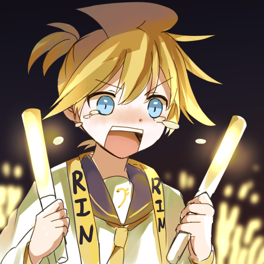 1boy audience bass_clef black_background black_collar blonde_hair blue_eyes character_name collar commentary crying crying_with_eyes_open glowing happy_tears highres holding_penlight kagamine_len male_focus necktie open_mouth penlight sailor_collar shirt short_hair sketch solo spiky_hair tears upper_body vocaloid wakolenrin white_shirt yellow_neckwear