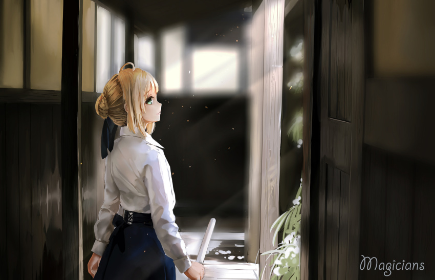 1girl absurdres ahoge architecture artoria_pendragon_(all) bad_id bad_pixiv_id bamboo_blade bangs blonde_hair blouse blue_dress braid dress east_asian_architecture fate/grand_order fate/stay_night fate_(series) floor green_eyes hair_ribbon highres holding holding_weapon indoors long_hair looking_at_viewer looking_back magicians_(zhkahogigzkh) ribbon saber solo sunlight weapon white_blouse window wooden_floor