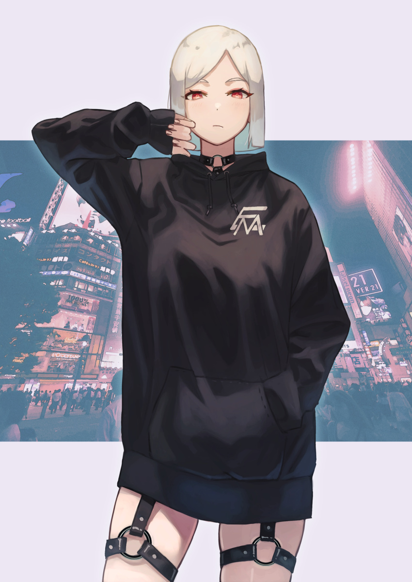 1girl black_collar black_hoodie cityscape closed_mouth collar commentary_request cowboy_shot crowd ena_(hara_kenshi) hand_up hara_kenshi highres hood hood_down hoodie long_sleeves original purple_background red_eyes road short_hair skindentation solo_focus street thigh_strap white_hair
