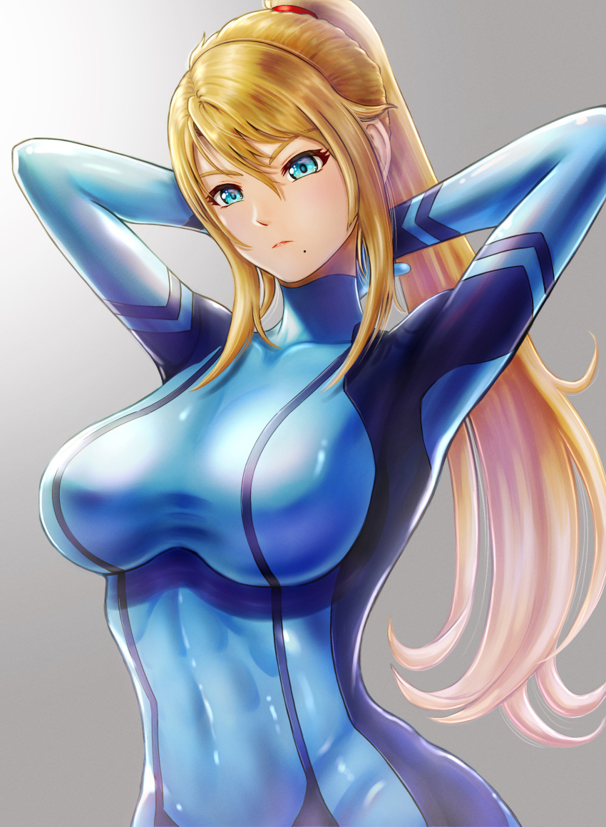arms_behind_head arms_up bangs blonde_hair blue_bodysuit blue_eyes bodysuit breasts closed_mouth commentary_request covered_collarbone eyebrows_visible_through_hair gradient gradient_background grey_background highres lips long_hair long_sleeves medium_breasts metroid mole mole_under_mouth ponytail samus_aran shiny shiny_clothes sidelocks skin_tight super_smash_bros. tied_hair turtleneck upper_body wajuniorbox zero_suit