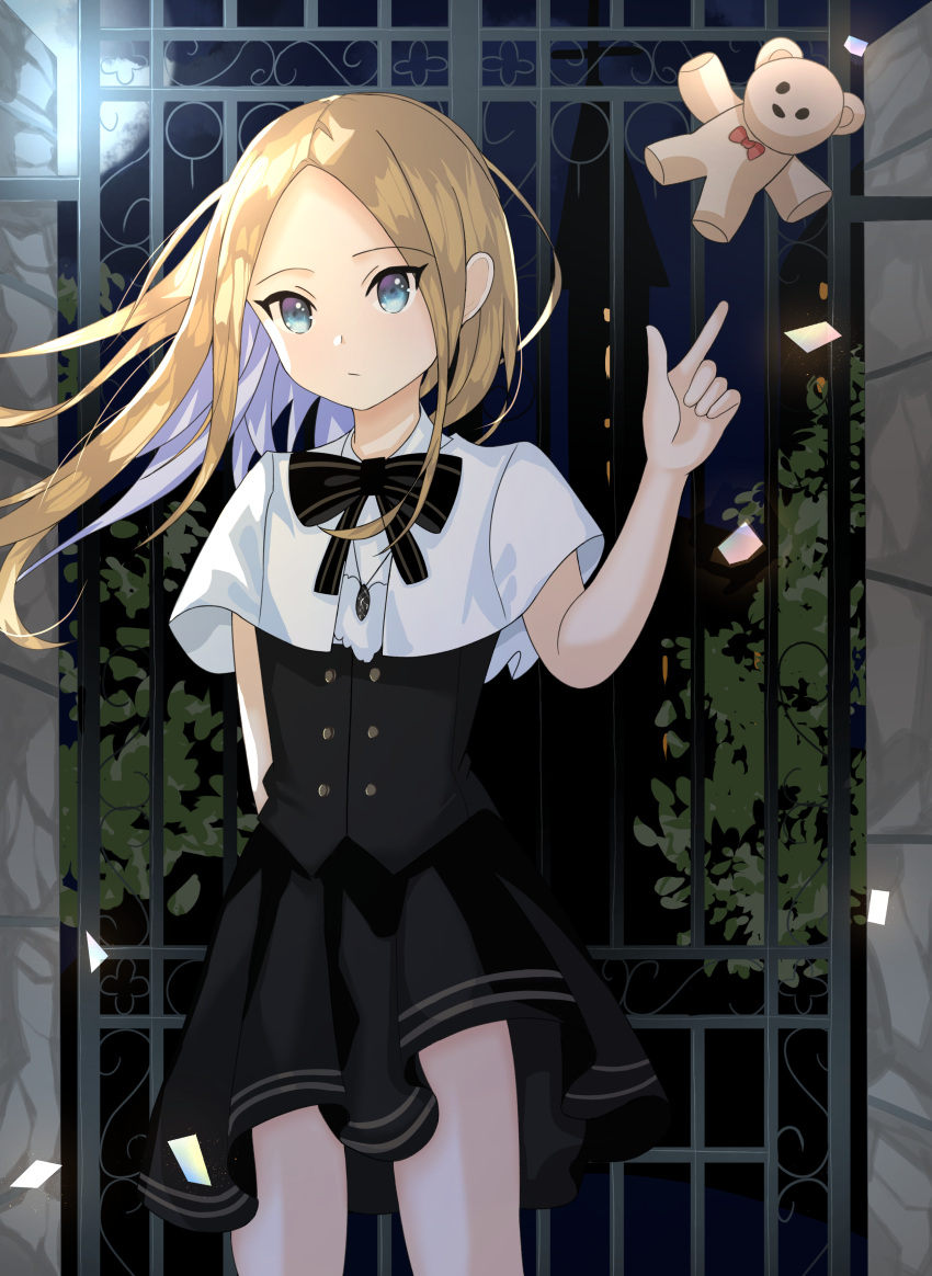 1girl abigail_williams_(fate) absurdres arm_behind_back bangs black_bow black_bowtie black_skirt blonde_hair blue_eyes bow bowtie capelet closed_mouth colored_inner_hair eyebrows_visible_through_hair fate/grand_order fate_(series) highres hwa_n01 index_finger_raised long_hair looking_at_viewer miniskirt multicolored_hair night outdoors parted_bangs shiny shiny_hair silver_hair skirt solo standing stuffed_animal stuffed_toy teddy_bear two-tone_hair underbust white_capelet