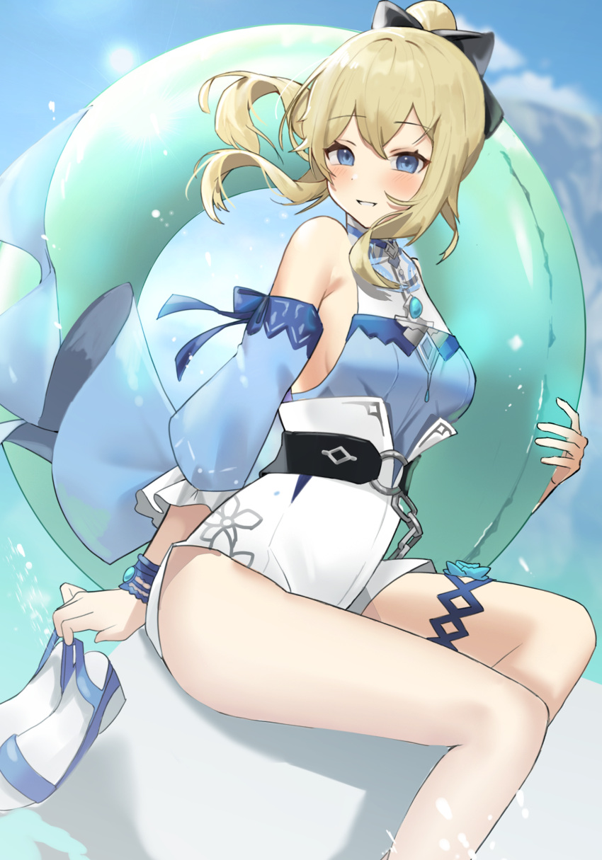 1girl absurdres bare_legs bare_shoulders blonde_hair blue_eyes blue_shirt bow breasts day detached_sleeves feet_out_of_frame genshin_impact grin hair_bow highres holding innertube jean_gunnhildr long_hair looking_at_viewer medium_breasts outdoors parayang ponytail sandals sandals_removed shirt smile solo thighs