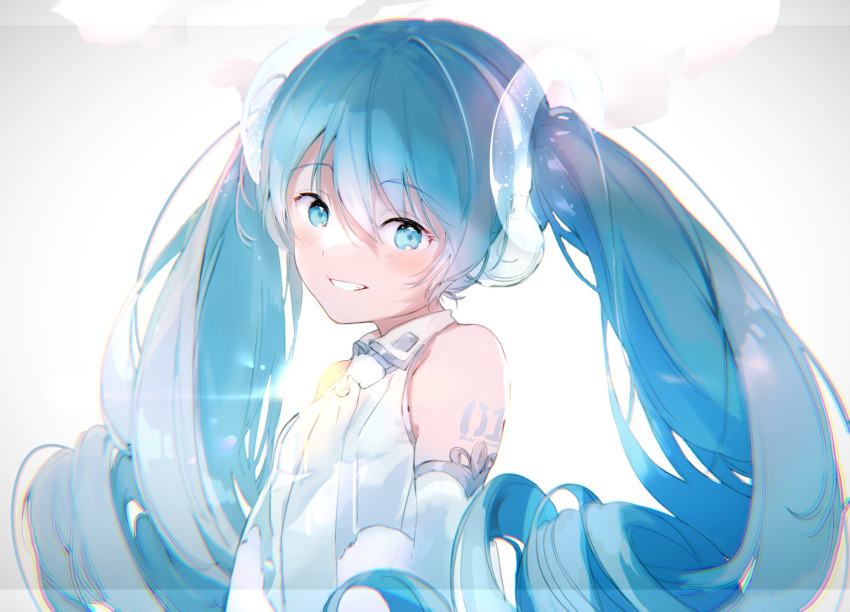 1girl backlighting bare_shoulders blue_eyes blue_hair commentary detached_sleeves grin hair_ornament hatsune_miku hatsune_miku_expo highres lens_flare long_hair looking_at_viewer necktie oyamada_gamata shirt shoulder_tattoo silver_dress silver_neckwear silver_sleeves sleeveless sleeveless_shirt smile solo symbol_commentary tattoo twintails upper_body very_long_hair vocaloid