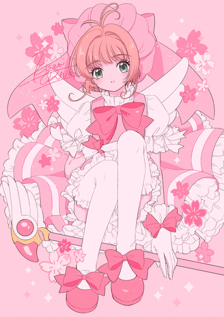 1girl absurdres antenna_hair bow bowtie brown_hair cardcaptor_sakura cherry_blossoms dress eyebrows_visible_through_hair flower_(symbol) frills fuuin_no_tsue glove_bow gloves green_eyes hand_on_own_knee hat hat_bow highres holding holding_wand kinomoto_sakura kisumi_rei knees_up light_smile parted_lips pastel_colors pink_background pink_bow pink_dress pink_headwear puffy_sleeves short_hair simple_background sitting smile teeth wand watermark
