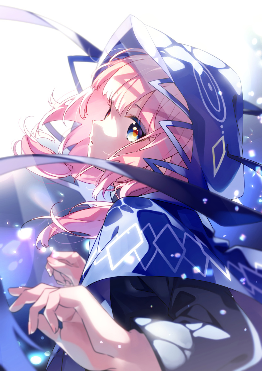 1girl backlighting blue_eyes blush capelet highres hood hood_up hooded_capelet kaf light_particles medium_hair multicolored multicolored_eyes parted_lips pink_hair profile solo twintails u35 upper_body virtual_kaf virtual_youtuber yellow_pupils