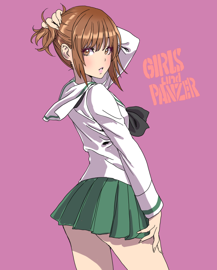 1girl absurdres arm_up bangs blush breasts brown_eyes brown_hair cropped_legs feet_out_of_frame female fingernails from_side girls_und_panzer green_skirt highres long_sleeves looking_at_viewer looking_back medium_hair miniskirt nishizumi_miho parted_lips pleated_skirt purple_background sailor_collar school_uniform shiny shiny_hair sidelocks simple_background skirt small_breasts solo yamashita_shun'ya