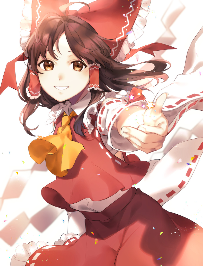 1girl absurdres bangs bare_shoulders bow brown_eyes brown_hair collar detached_sleeves eyebrows_visible_through_hair hair_tubes hakurei_reimu hand_up highres jill_07km long_sleeves looking_at_viewer red_bow red_skirt red_vest simple_background skirt smile solo teeth touhou vest white_background white_collar white_sleeves yellow_neckwear