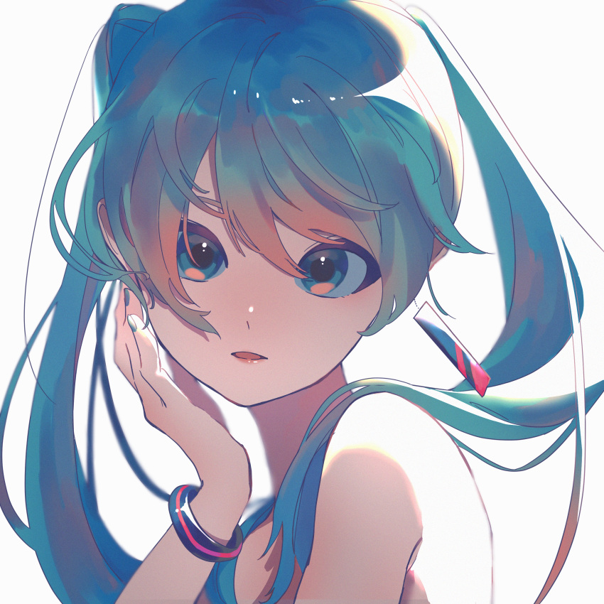 1girl absurdres aqua_eyes aqua_hair bangs earrings gradient_hair hand_up hatsune_miku highres jewelry looking_at_viewer multicolored_hair parted_lips pink_hair ritao_kamo simple_background solo twintails vocaloid white_background