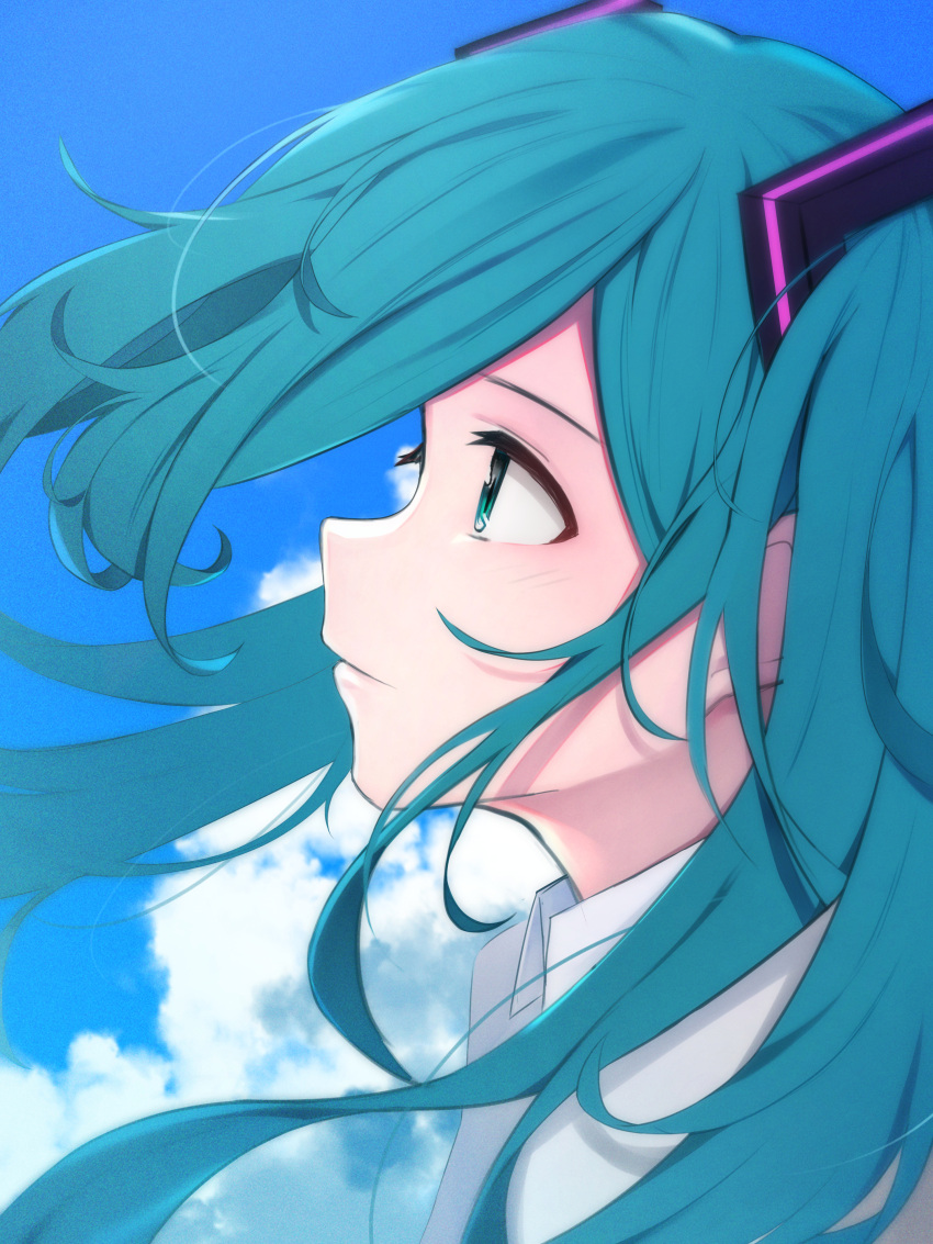 1girl absurdres blue_background blue_eyes blue_hair blue_sky closed_mouth clouds collared_shirt floating_hair from_side hatsune_miku highres huge_filesize imsu_(pixiv40837863) long_hair portrait profile shirt sky solo vocaloid white_shirt wing_collar