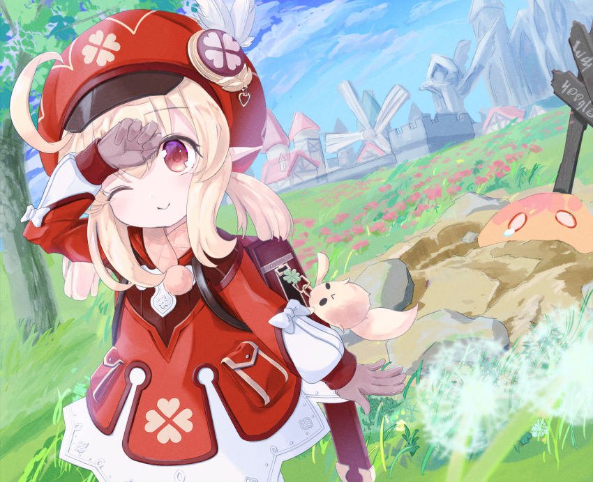 1girl ;) ahoge arm_up backpack bag bag_charm bangs brown_eyes brown_gloves brown_scarf building cabbie_hat charm_(object) clover_print coat commentary_request dandelion dodoco_(genshin_impact) eyebrows_visible_through_hair flower genshin_impact gloves grass hair_between_eyes hat hat_feather hat_ornament highres klee_(genshin_impact) light_brown_hair long_hair looking_at_viewer low_twintails nekoneko_(houmeituyu) one_eye_closed pocket pointy_ears randoseru red_coat red_headwear scarf sidelocks slime_(genshin_impact) smile twintails