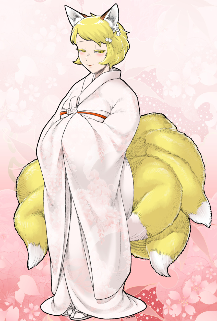 alternate_costume animal_ears blonde_hair blush flower fox_ears fox_girl fox_tail hair_flower hair_ornament highres japanese_clothes kimono lipstick long_sleeves makeup multiple_tails sandals smile standing tail touhou very_long_sleeves yakumo_ran yellow_eyes yukaran_nosuke yukata