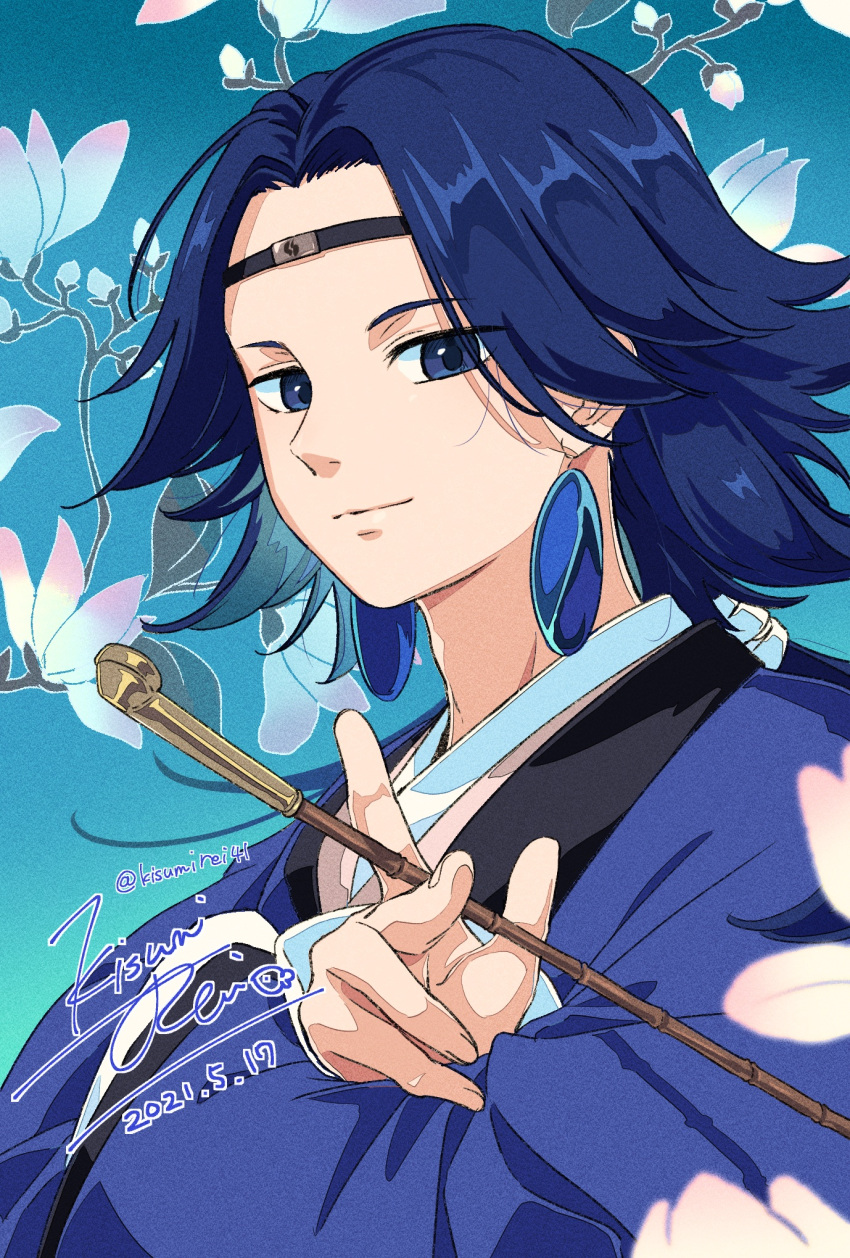 1boy blue_eyes blue_hair blue_robe dated earrings flower highres holding holding_pipe jewelry kisumi_rei lanxi_zhen laojun_(the_legend_of_luoxiaohei) long_hair looking_at_viewer pipe ponytail signature smile solo the_legend_of_luo_xiaohei upper_body white_flower