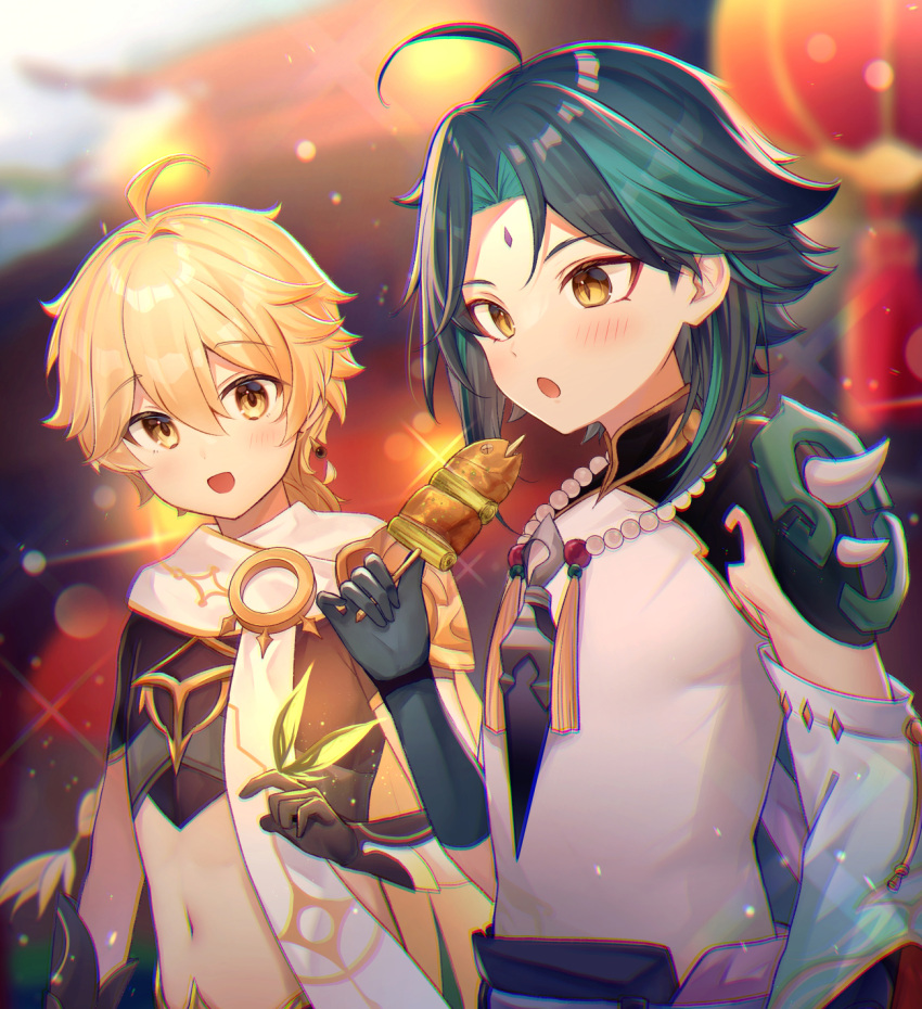 2boys :d aether_(genshin_impact) ahoge bangs black_hair black_shirt blonde_hair blurry blurry_background blush brown_eyes crop_top depth_of_field facial_mark food forehead_mark genshin_impact green_hair gyozanuko highres holding holding_food male_focus multicolored_hair multiple_boys navel open_mouth parted_bangs shirt short_sleeves smile spikes streaked_hair white_shirt xiao_(genshin_impact)