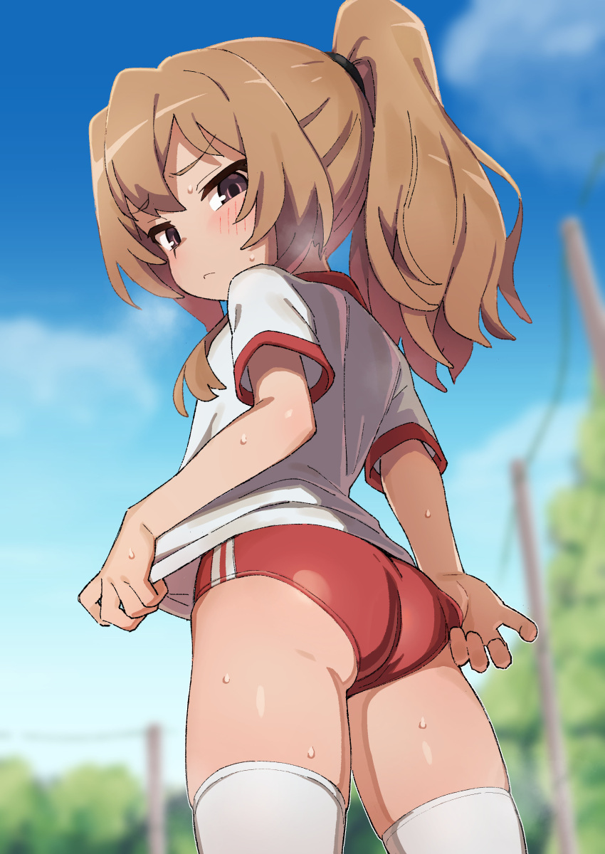 1girl absurdres adjusting_buruma adjusting_clothes aisaka_taiga ass bangs blue_sky blush brown_eyes brown_hair buruma closed_mouth clothes_pull clouds day double_vertical_stripe embarrassed eyebrows_visible_through_hair flat_chest from_behind gym_shirt gym_uniform hair_between_eyes highres long_hair looking_at_viewer looking_back olympian_bloomers outdoors ponytail pulled_by_self red_buruma shirt shirt_pull short_sleeves sky solo solo_focus sweat sweatdrop thigh-highs toradora! two-tone_shirt wakako_(wagasiorhugasi) white_legwear white_shirt