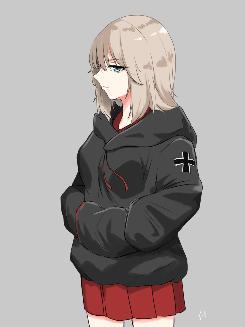 1girl artist_name bangs black_hoodie blue_eyes closed_mouth commentary cowboy_shot drawstring eyebrows_visible_through_hair girls_und_panzer grey_background half-closed_eyes hands_in_pockets highres hood hood_down hoodie iron_cross itsumi_erika light_smile long_sleeves looking_at_viewer medium_hair miniskirt pleated_skirt red_skirt signature silver_hair simple_background skirt solo standing yaegashi_isa