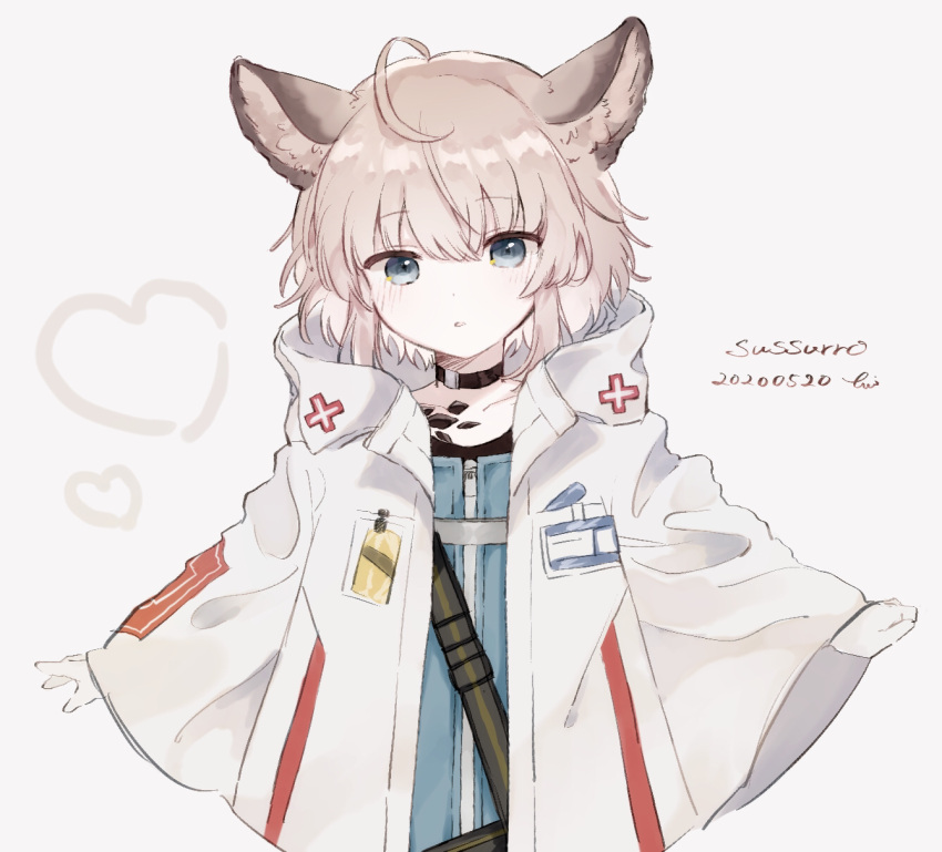 1girl ahoge animal_ears arknights black_choker blue_eyes blue_shirt character_name choker coat commentary_request dated eyebrows_visible_through_hair fox_ears grey_hair heart highres hood hood_down hooded_coat light_blush long_sleeves looking_at_viewer nstlgie oripathy_lesion_(arknights) outstretched_arms parted_lips shirt short_hair shoulder_strap signature simple_background solo spread_arms sussurro_(arknights) upper_body white_background white_coat wide_sleeves