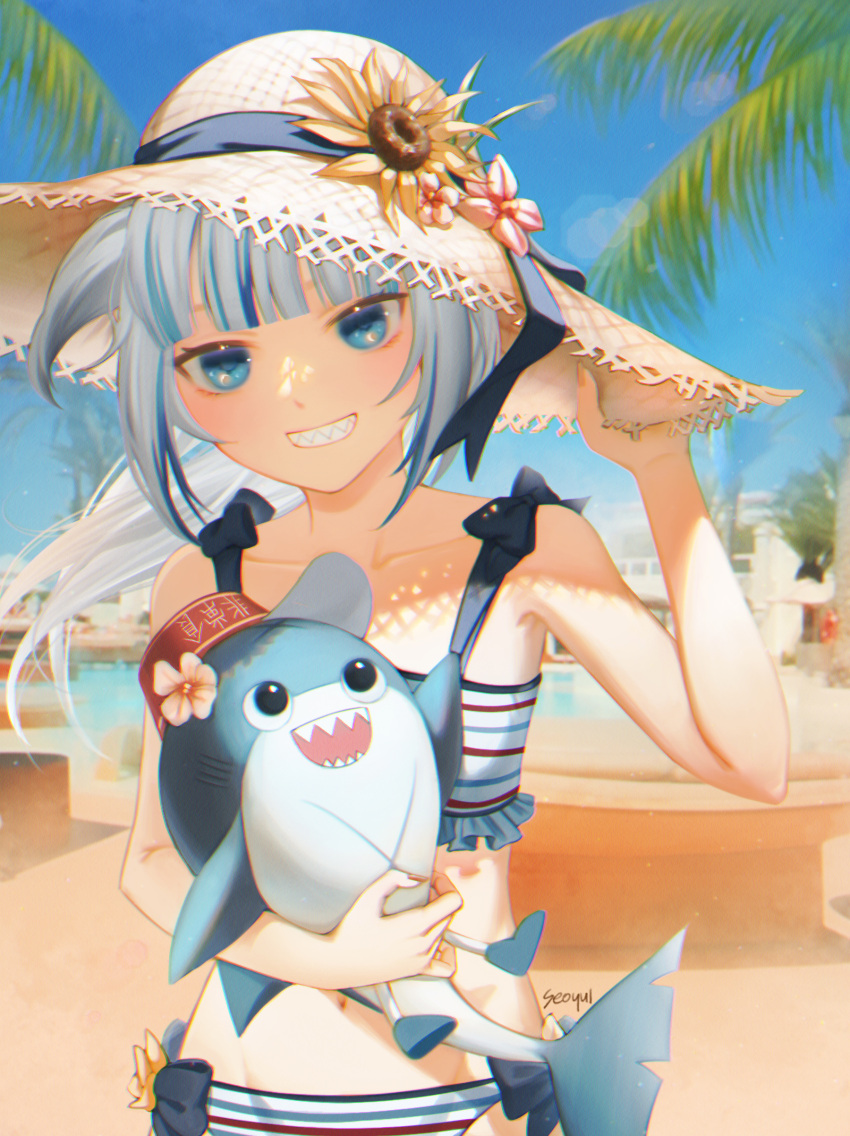 1girl absurdres bangs bare_arms bikini bloop_(gawr_gura) blue_hair blue_sky brown_headwear collarbone commentary creature day flower frilled_bikini frills gawr_gura grin hand_on_headwear hand_up hat hat_flower highres holding holding_creature hololive hololive_english long_hair looking_at_viewer multicolored_hair navel outdoors palm_tree pink_flower seoyul sharp_teeth signature sky smile solo stomach straw_hat streaked_hair striped striped_bikini sun_hat sunflower swimsuit teeth tree upper_body virtual_youtuber white_hair yellow_flower
