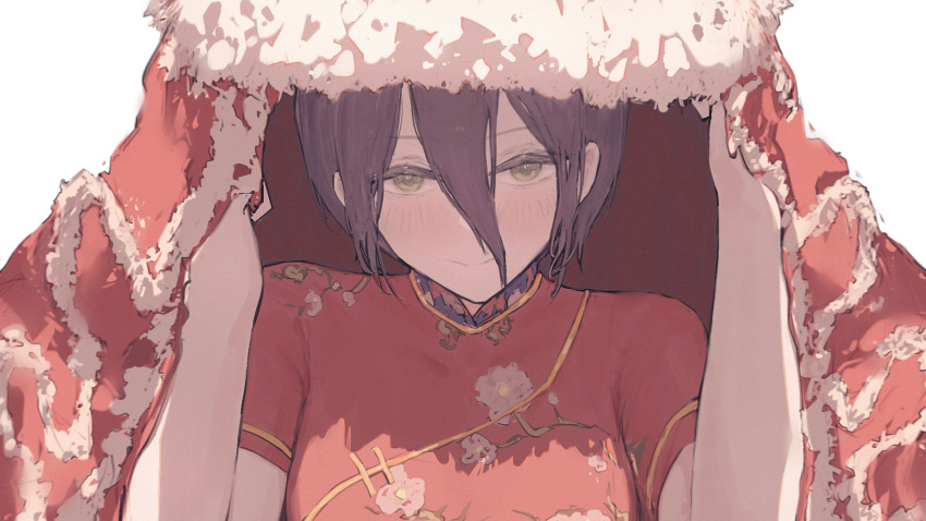 1girl 900p black_hair blush breasts chainsaw_man china_dress chinese_clothes closed_mouth commentary_request dress eyebrows_visible_through_hair floral_print green_eyes hair_between_eyes highres looking_at_viewer medium_hair reze_(chainsaw_man) short_sleeves simple_background smile solo symbol_commentary white_background