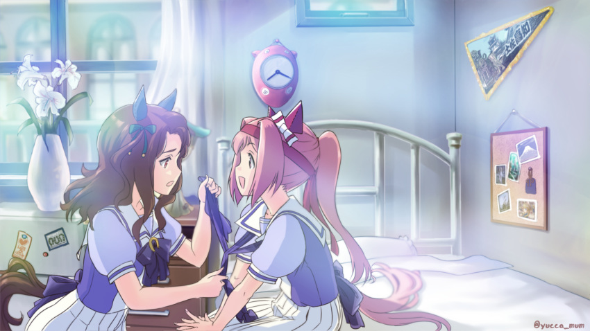 2girls animal_ears bed bed_frame bedroom bow bowtie brown_hair clock commentary_request dressing_another ear_covers flag flower hair_bow hands_on_lap haru_urara_(umamusume) headband highres horse_ears horse_girl horse_tail king_halo_(umamusume) lily_(flower) masamune_yukari multiple_girls neckerchief on_bed open_mouth pennant photo_(object) pink_hair purple_shirt school_uniform shirt short_sleeves sitting sitting_on_bed tail tracen_school_uniform translation_request twitter_username tying_tie umamusume vase wall_clock white_flower window