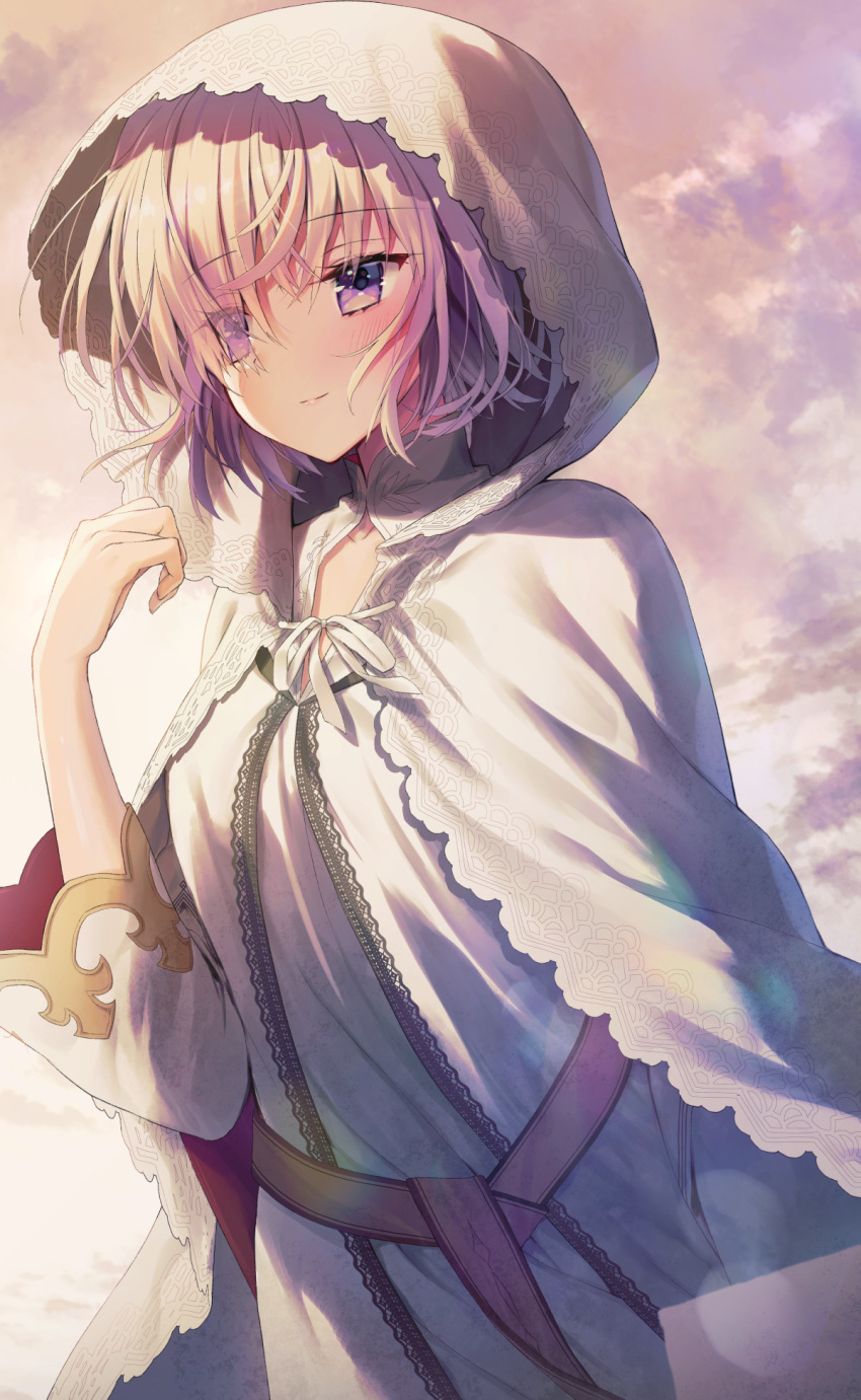 1girl alternate_costume blush cape closed_mouth clouds cloudy_sky commentary_request dress eyebrows_visible_through_hair eyes_visible_through_hair fate/grand_order fate_(series) hair_over_one_eye hand_up highres hood hood_up hooded_cape kuro_futoshi long_sleeves mash_kyrielight pink_hair short_hair sky smile solo upper_body violet_eyes white_cape white_dress