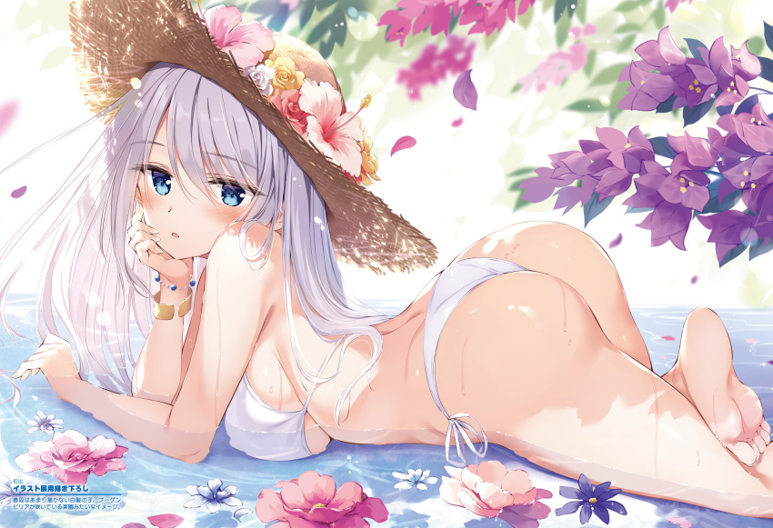 1girl arched_back ass bare_arms bare_shoulders barefoot bikini blue_eyes bracelet breasts brown_headwear dengeki_moeou flower from_side hat hat_flower head_rest hibiscus highres jewelry large_breasts long_hair looking_at_viewer looking_to_the_side lying on_stomach oryou parted_lips petals purple_flower side-tie_bikini silver_hair solo straw_hat string_bikini swimsuit thighs water wet white_bikini
