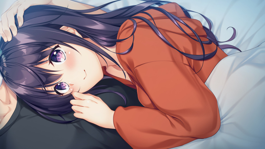 1boy 1girl ayase_hazuki bangs bed bedroom black_eyes black_hair black_shirt blanket game_cg hand_on_another's_head highres long_hair long_sleeves lying lying_on_person official_art on_bed on_side orange_shirt sakurazaka_yuzuki shared_blanket shirt smile yubisaki_connection