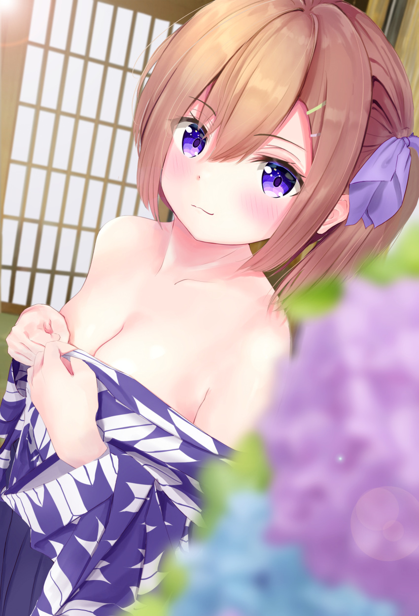 1girl absurdres bangs blue_flower blurry blurry_foreground blush breasts brown_hair commentary_request depth_of_field eyebrows_visible_through_hair flower from_side hair_between_eyes hair_ornament hair_ribbon hairclip highres hydrangea japanese_clothes kimono lens_flare looking_at_viewer looking_to_the_side medium_hair off_shoulder original plant print_kimono purple_flower purple_ribbon ribbon side_ponytail sliding_doors small_breasts smile upper_body violet_eyes yukata yunarebun