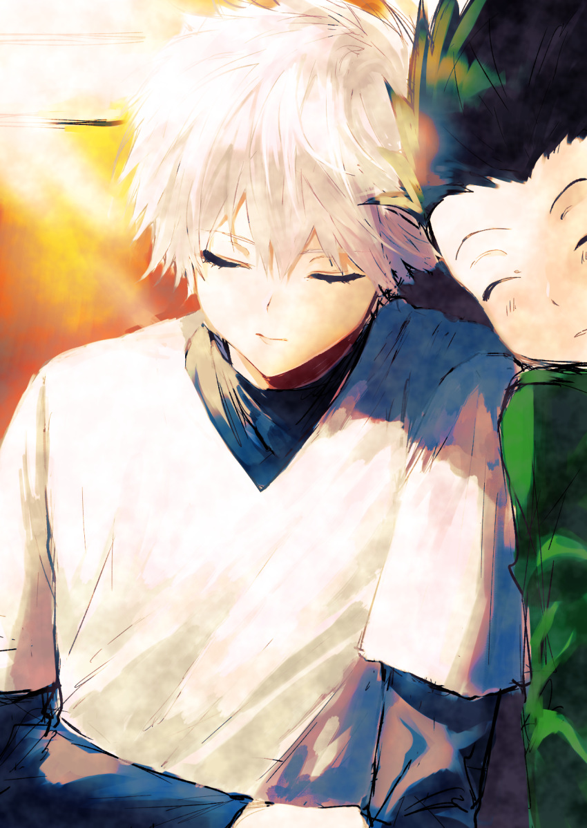 2boys bangs black_shirt closed_eyes closed_mouth commentary_request gon_freecss green_hair green_jacket head_to_head highres hunter_x_hunter jacket kikku1128 killua_zoldyck layered_sleeves long_sleeves male_focus multiple_boys shirt short_hair short_over_long_sleeves short_sleeves sleeping sleeping_on_person sunlight upper_body white_hair white_shirt