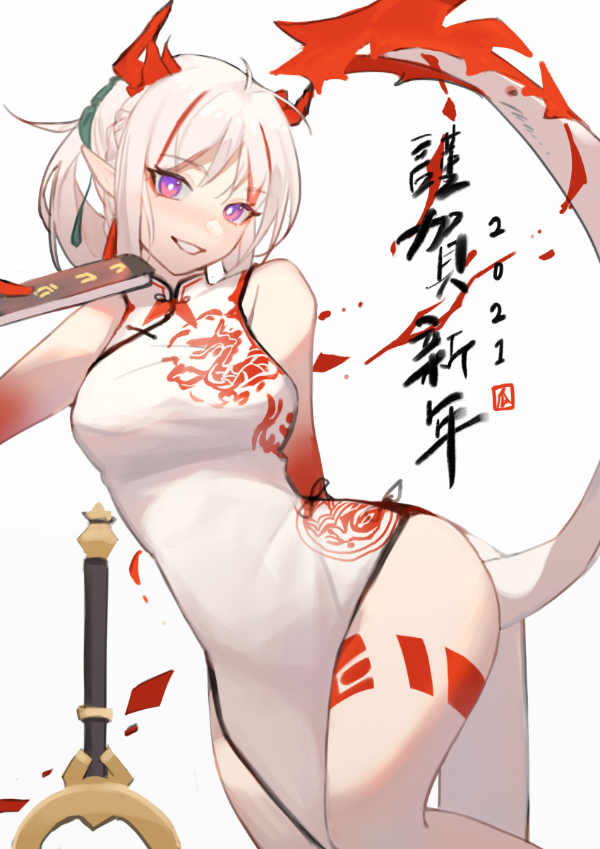 1girl 2021 absurdres arknights arm_behind_back bare_legs breasts china_dress chinese_clothes chinese_commentary colored_skin commentary_request dragon_horns dragon_tail dress ellase eyebrows_visible_through_hair fan feet_out_of_frame folding_fan gradient_skin grin hand_up highres holding holding_fan horns long_hair looking_at_viewer medium_breasts multicolored_hair nian_(arknights) nian_(unfettered_freedom)_(arknights) official_alternate_costume parted_lips pelvic_curtain pointy_ears red_horns red_skin redhead simple_background smile solo streaked_hair tail teeth translation_request violet_eyes white_background white_dress white_hair