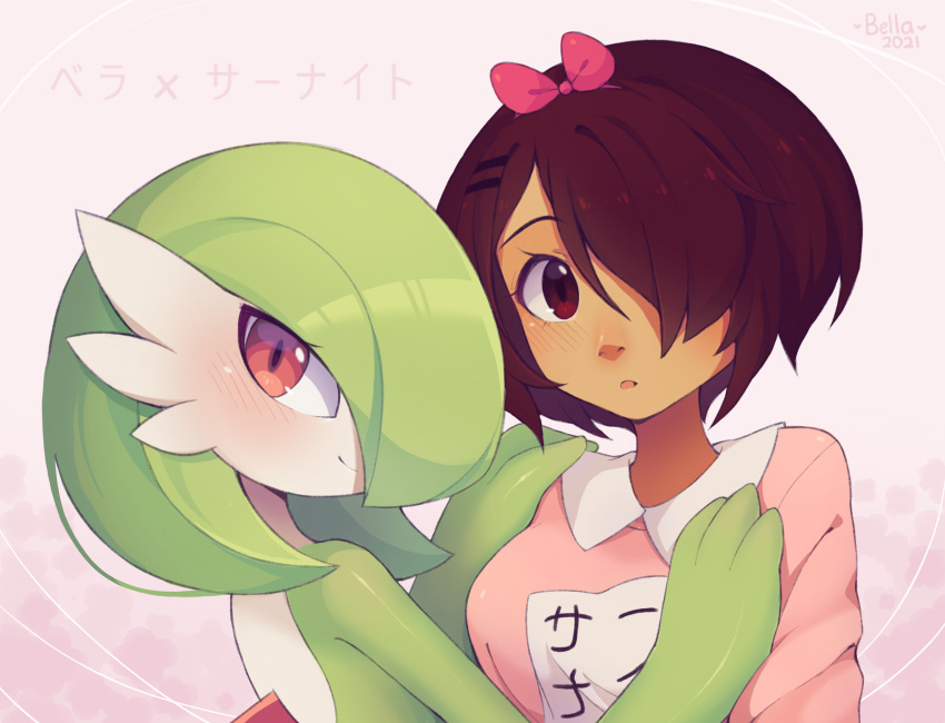 2girls artist_name artist_self-insert bangs bella_(bellavoirr) bellavoirr blush bob_cut breasts brown_eyes brown_hair character_name closed_mouth clothes_writing collared_shirt colored_skin commentary dark-skinned_female dark_skin dated english_commentary from_behind gardevoir gen_3_pokemon green_hair green_skin hair_ornament hair_over_one_eye hairband hairclip hand_on_another's_chest hand_on_another's_shoulder hands_up happy highres interspecies long_sleeves looking_at_viewer looking_back medium_breasts mixed-language_commentary multicolored multicolored_skin multiple_girls one_eye_covered open_mouth original pink_background pink_hairband pink_shirt pokemon pokemon_(creature) red_eyes shiny shiny_hair shiny_skin shirt short_hair sidelocks signature simple_background smile translated two-tone_skin upper_body white_skin yuri