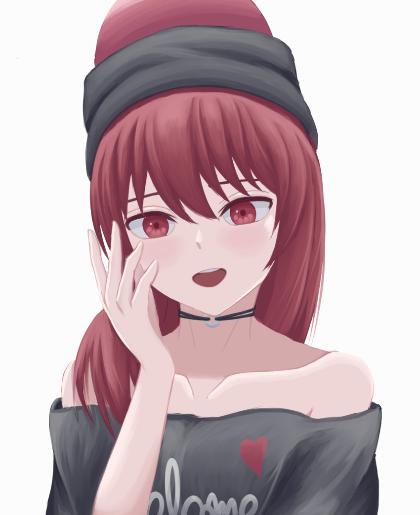 1girl bangs black_headwear black_neckwear clothes_writing commentary_request eyebrows_visible_through_hair florentia_menma grey_shirt grey_sleeves hair_between_eyes hand_up heart heart_print hecatia_lapislazuli highres looking_at_viewer medium_hair off_shoulder open_mouth polos_crown red_eyes red_headwear red_heart redhead shirt short_sleeves simple_background smile solo t-shirt touhou white_background
