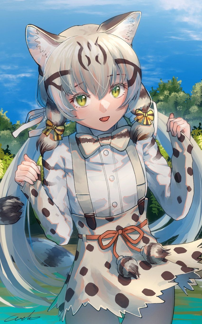 1girl :d absurdres animal_ear_fluff animal_ears bangs blue_sky bow bowtie cat_ears cat_girl cat_tail commentary cowboy_shot day eyebrows_visible_through_hair fang geoffroy's_cat_(kemono_friends) green_eyes grey_hair hair_between_eyes hair_bow highres kemono_friends long_hair long_sleeves looking_at_viewer low_twintails multicolored_hair nature open_mouth outdoors print_neckwear print_skirt print_sleeves shirt signature skirt sky sleeves_past_wrists slit_pupils smile solo striped_tail suspender_skirt suspenders tail thigh_gap twintails very_long_hair welt_(kinsei_koutenkyoku) white_shirt