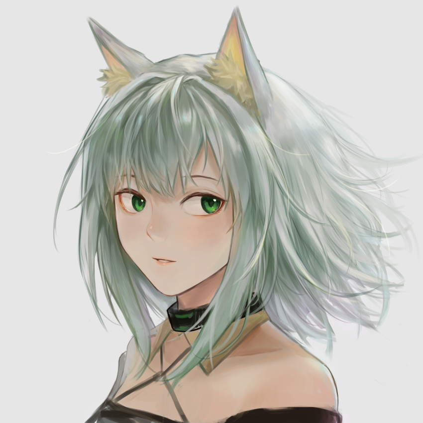 1girl absurdres ahong animal_ear_fluff animal_ears arknights bangs bare_shoulders black_choker cat_ears choker collarbone commentary_request criss-cross_halter face from_side green_eyes green_hair grey_background halterneck highres kal'tsit_(arknights) light_smile lips looking_at_viewer medium_hair parted_lips simple_background solo upper_body