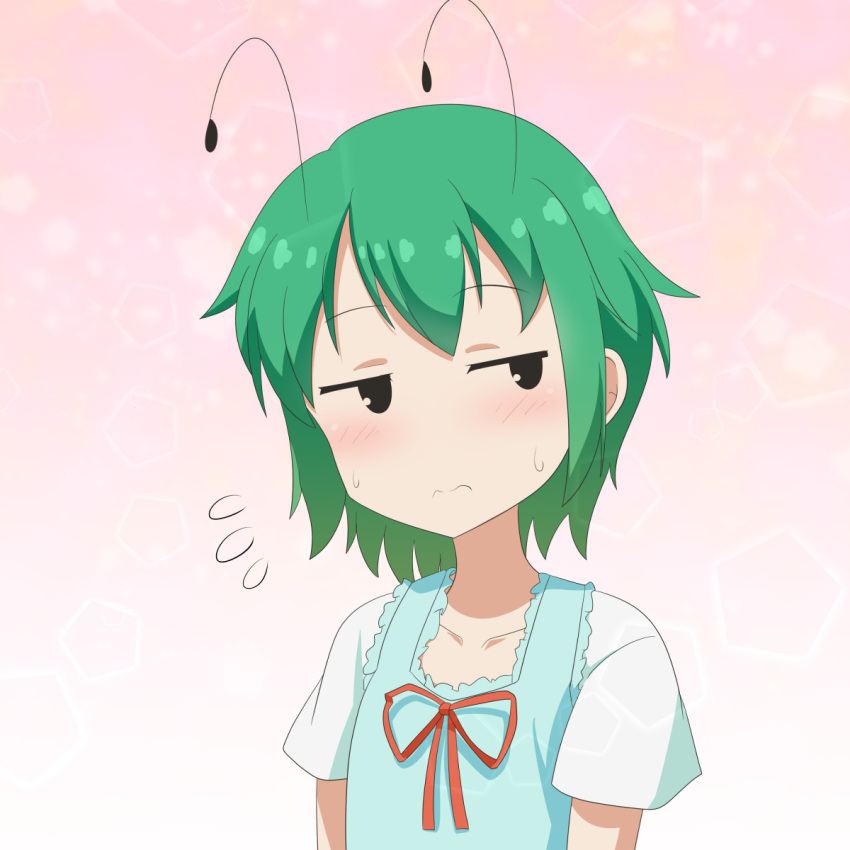 1girl 3: alternate_costume antennae blush cato_(monocatienus) collarbone commentary_request flying_sweatdrops frown gradient gradient_background green_hair highres jitome looking_to_the_side pink_background short_hair short_sleeves simple_background solo sweatdrop touhou upper_body wriggle_nightbug