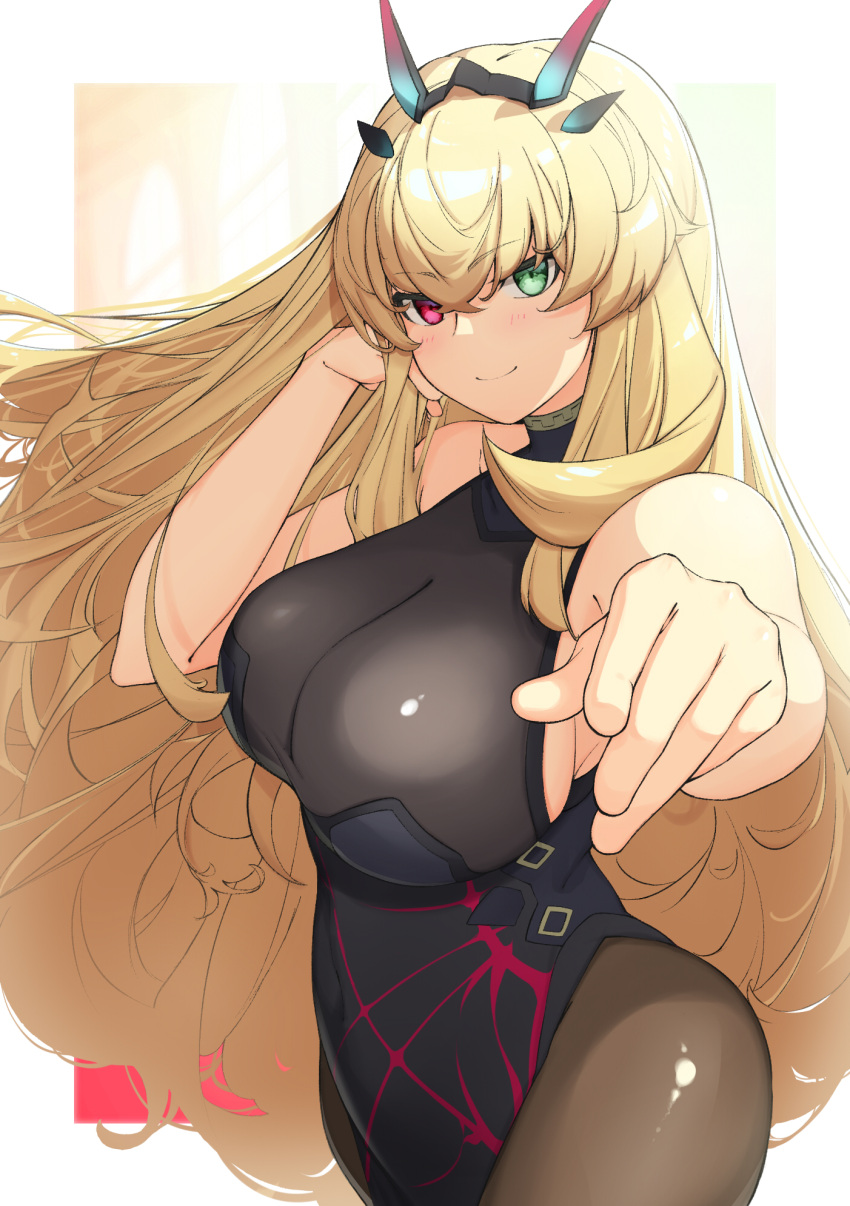 1girl arata_(noneetyesnito) bangs bare_shoulders black_dress blonde_hair breasts brown_legwear dress fairy_knight_gawain_(fate) fate/grand_order fate_(series) green_eyes heterochromia highres horns large_breasts long_hair looking_at_viewer outstretched_arm pantyhose pelvic_curtain red_eyes sideboob smile