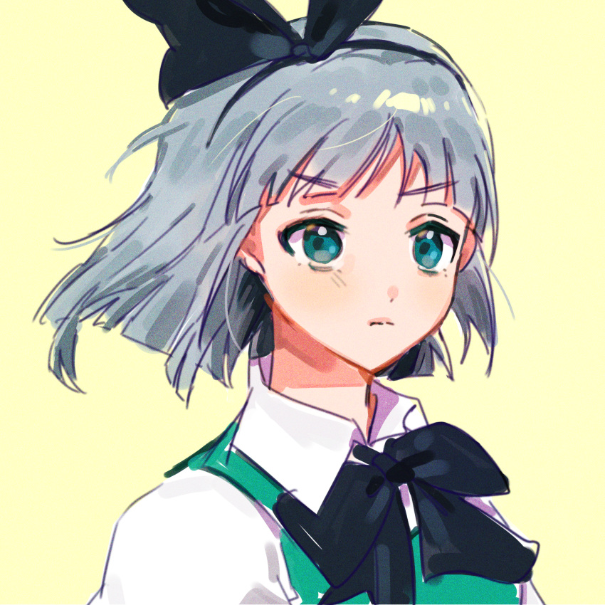 1girl bangs black_bow black_hairband black_neckwear bow closed_mouth collar dress eyebrows_visible_through_hair green_dress green_eyes grey_hair hairband highres konpaku_youmu looking_to_the_side mujiga shirt short_hair short_sleeves simple_background sketch solo touhou upper_body white_collar white_shirt white_sleeves yellow_background