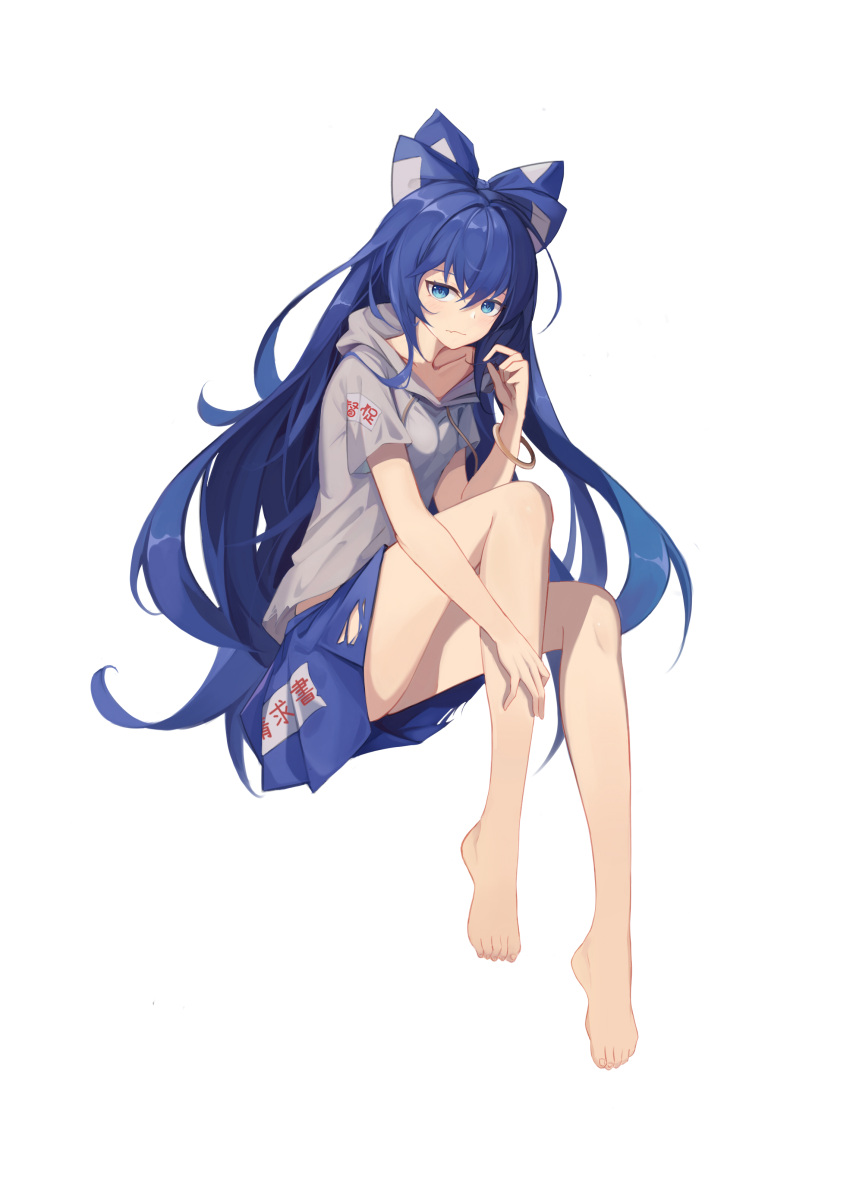 1girl absurdres bare_legs barefoot blue_bow blue_eyes blue_hair blue_skirt blush bow bracelet breasts closed_mouth commentary fang full_body grey_hoodie hair_between_eyes hair_bow highres hood hoodie invisible_chair jewelry long_hair looking_at_viewer medium_breasts miniskirt pleated_skirt short_sleeves simple_background sitting skin_fang skirt solo torn_clothes torn_skirt touhou very_long_hair white_background yongzhe_mei_hong yorigami_shion
