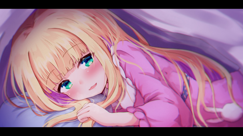 1girl bangs baram blonde_hair commentary_request eyebrows_visible_through_hair green_eyes highres letterboxed long_hair looking_at_viewer mononobe_alice nijisanji open_mouth pillow pink_shirt shirt smile solo under_covers very_long_hair virtual_youtuber