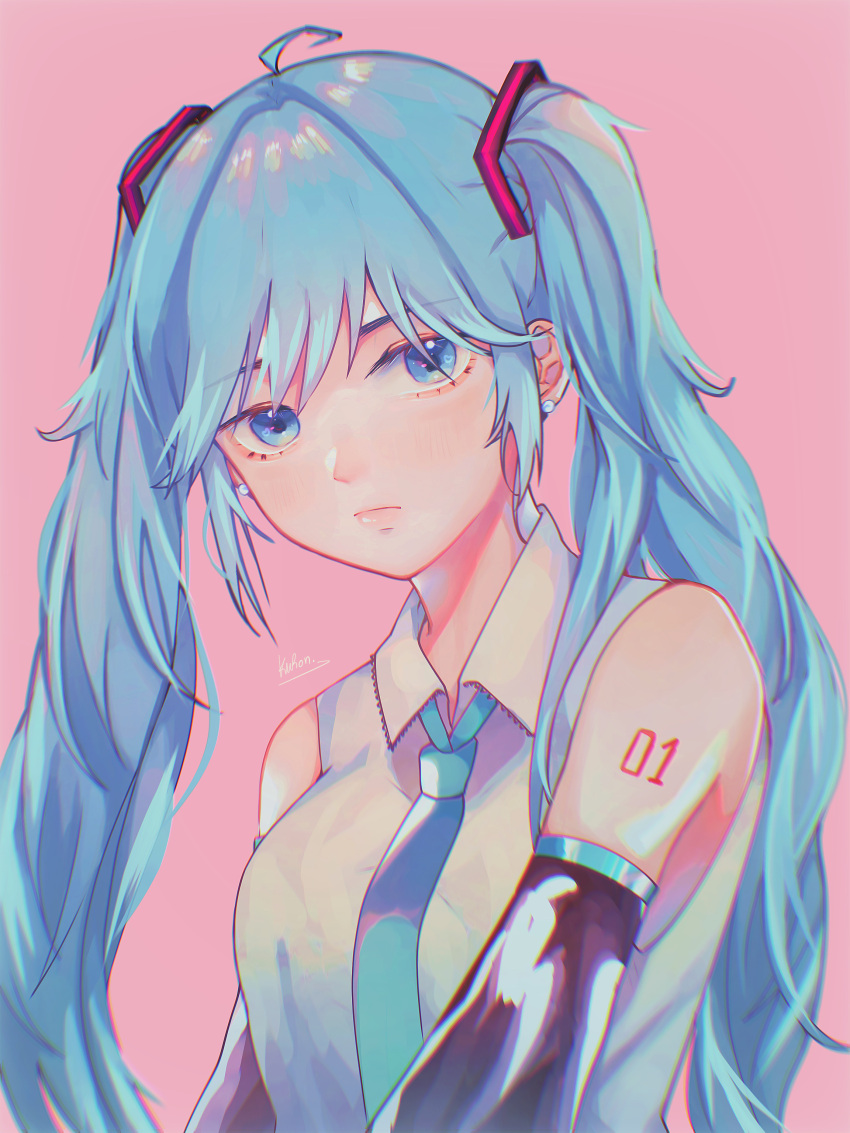 1girl absurdres ahoge bangs black_sleeves blue_eyes blue_hair blue_neckwear closed_mouth collared_shirt detached_sleeves earrings hair_ornament hatsune_miku highres jewelry ku_ron_00 long_hair long_sleeves looking_at_viewer necktie pink_background shiny shiny_hair shirt shoulder_tattoo simple_background sleeveless sleeveless_shirt solo tattoo twintails upper_body vocaloid white_shirt wing_collar