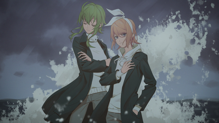 2girls black_jacket blonde_hair blue_eyes bow closed_eyes clouds cloudy_sky commentary cowboy_shot crossed_arms green_hair grey_pants gumi hair_bow hand_in_pocket hand_on_own_chest head_tilt highres hood hoodie jacket kagamine_rin light_frown looking_at_viewer multiple_girls night outdoors pants short_hair sidelocks sky standing vocaloid waves white_bow white_hoodie wounds404
