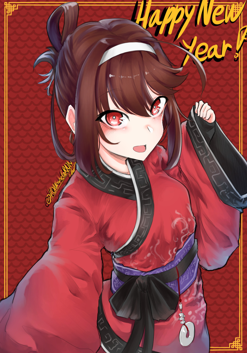 1girl ahoge alternate_costume alternate_hairstyle black_bow bow brown_hair chinese_border clip_studio_paint_(medium) clothing_request folded_ponytail girls_frontline hairband happy_new_year highres k0ng looking_at_viewer new_year obi open_mouth red_eyes robe sash scale_print short_hair_with_long_locks sidelocks sleeves_past_wrists solo twitter_username type_79_(girls_frontline) wide_sleeves